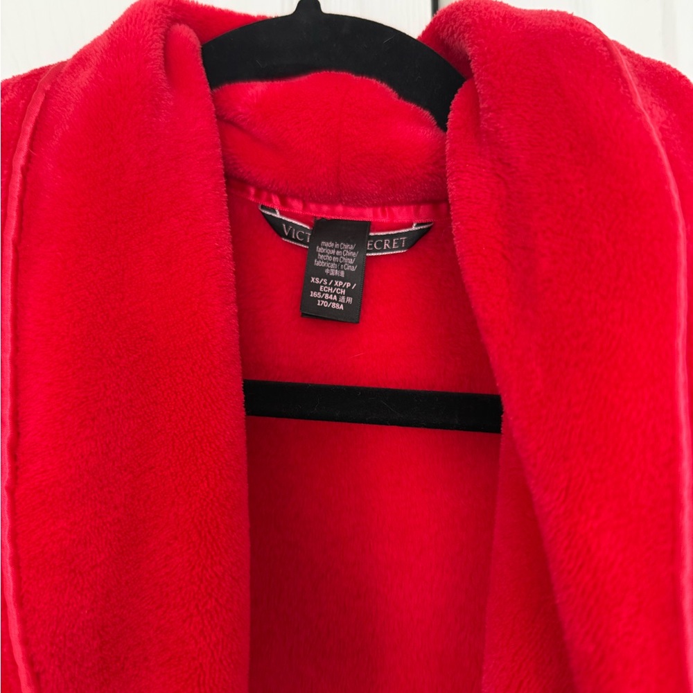 Victoria's Secret Red Robe Housecoat lounge wear Size Sm/Med - Picture 8 of 9